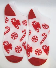 NWOT ONE SIZE FITS MOST WOMEN'S ANKLE SOCKS - FUZZY CANDY CANES / PEPPERMINT
