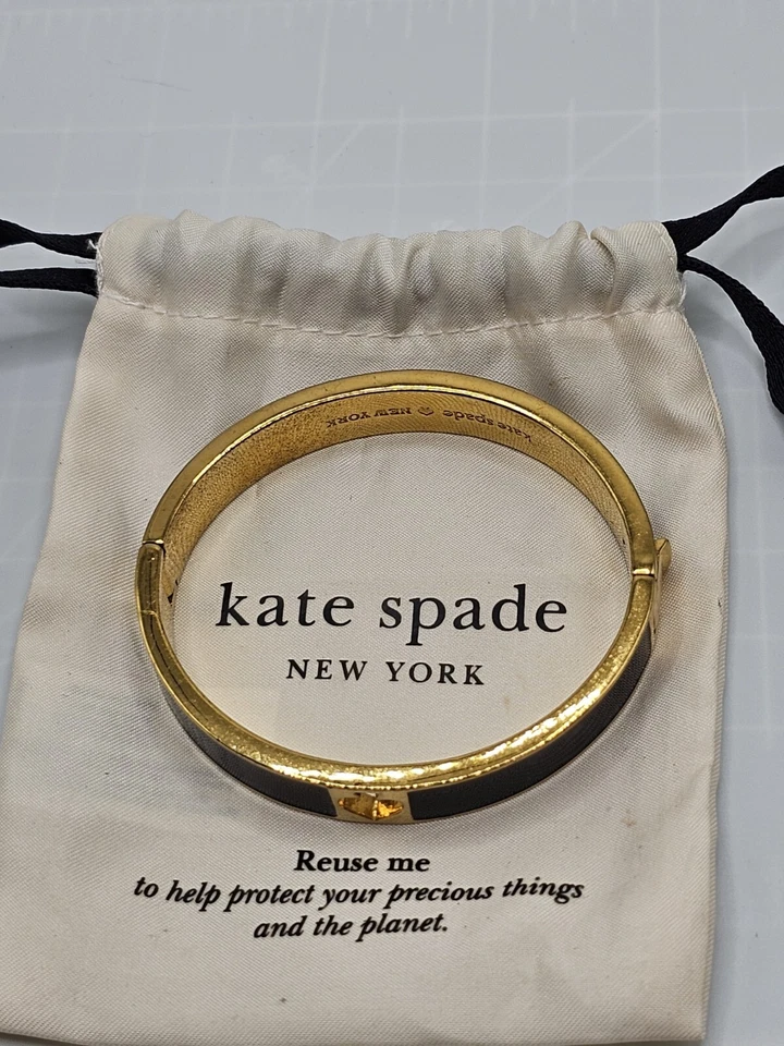 Pulseira Kate Spade Nova York furo punção pá pulseira preta 6,75" bolsa assinada - Imagem 2 de 4