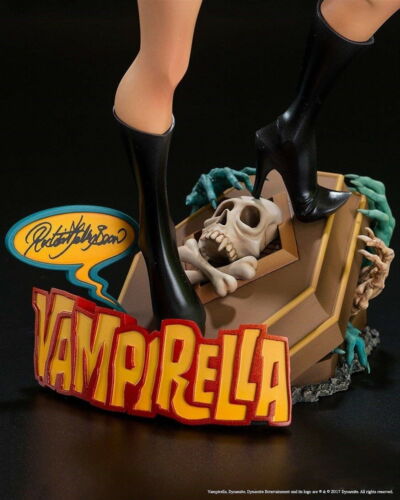 Vampirella Super Mixture Model Dynamite vs Rockin' Jelly Bean 12" Statue Vol 3 - Picture 8 of 9