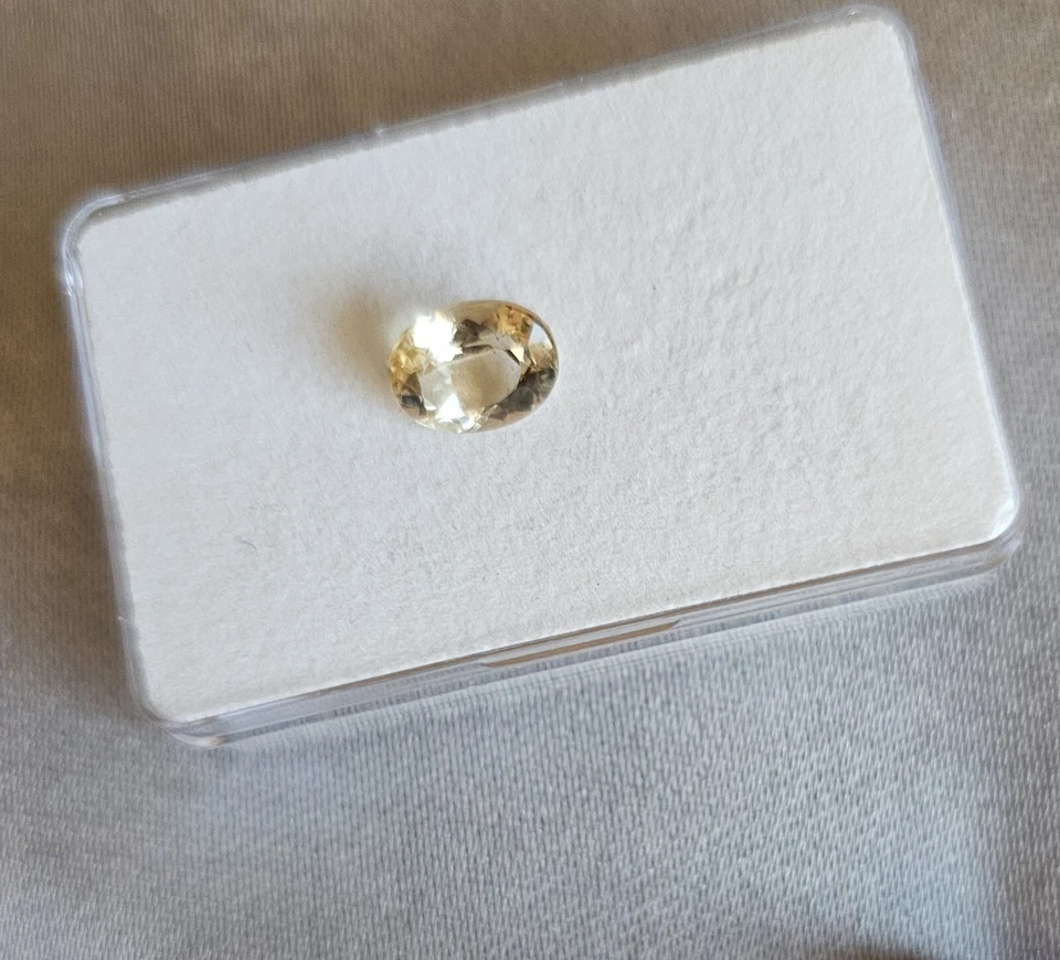 Yellow Beryl Oval Loose Stone - Image 4 of 4