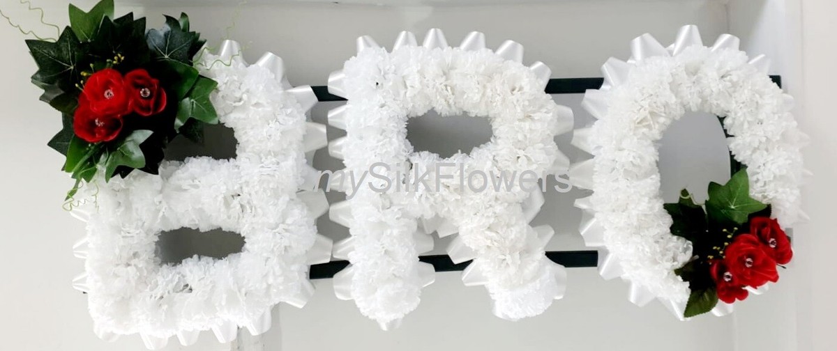 DAD SON MUM Funeral Flowers Artificial Silk Funeral Wreath &ndash; Custom 3-Letter Tribute For DAD, MUM, SON, NAN Flower Head Artificial Silk Floral D&eacute;cor