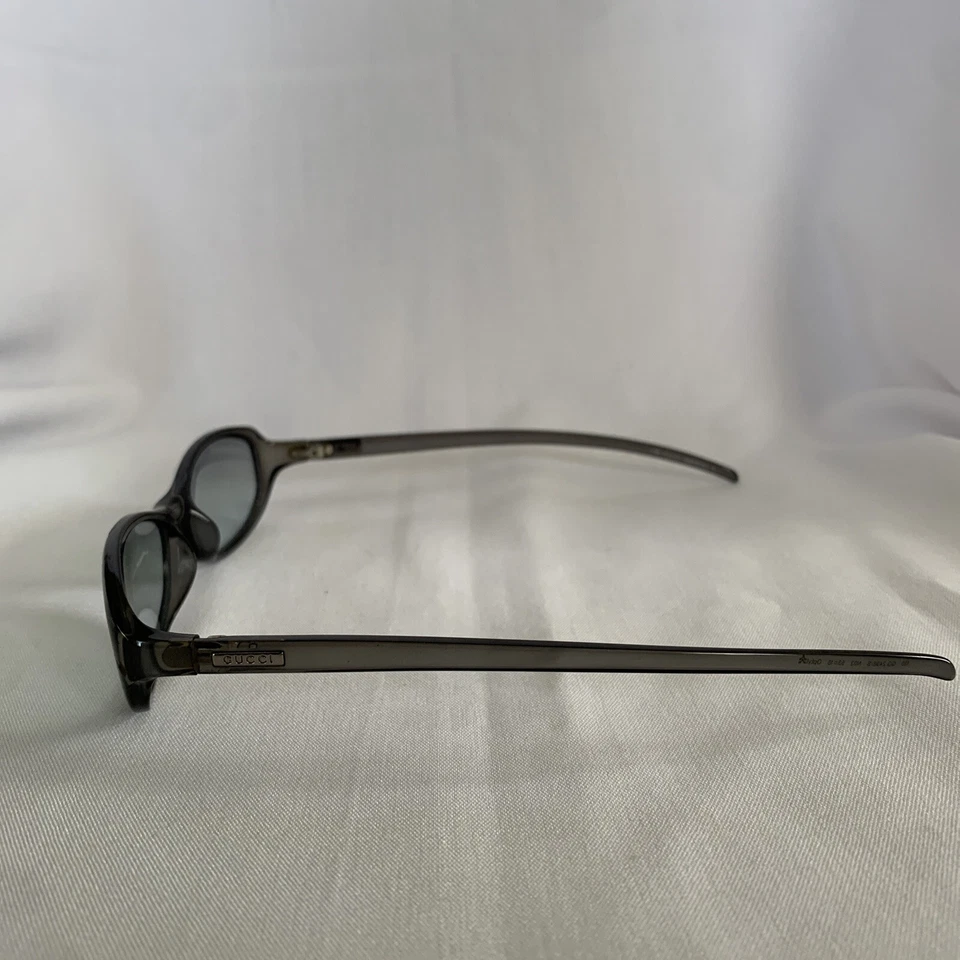 Óculos de sol Gucci armação apenas GG 2498/S N03 cinza cristal modificado oval Itália 53 mm - Imagem 2 de 4