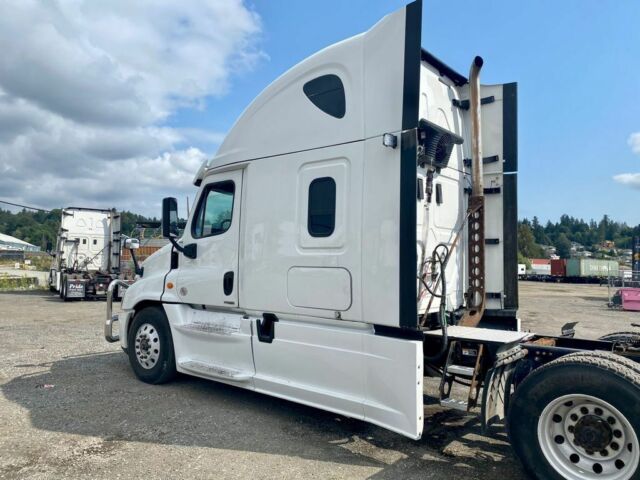 2017 Freightliner CASCADIA SUPER CLEAN UNIT." FINANCING ON THE SPOT!!" in Heavy Trucks in Delta/Surrey/Langley - Image 2