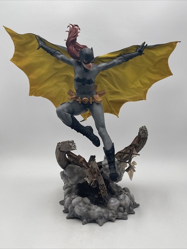 DC Comics Sideshow Batgirl/Barbara Gordon Premium Format 1/4 Scale Statue LE 104 - Picture 9 of 24