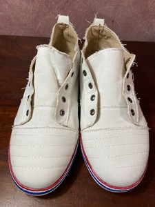 white laceless sneakers womens