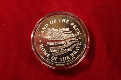 TWIN TOWERS SEPT. 11, 2001 TRIBUTE 1-OZ PURE SILVER ROUND, IN AIR-TITE HOLDER - Picture 4 of 5
