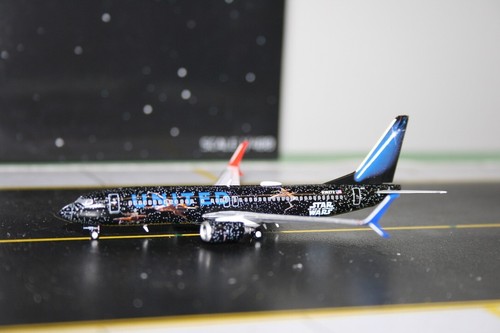 JC Wings 1:400 United Airlines Boeing 737-800 N36272 (XX40079) 'Star Wars' - Picture 5 of 7