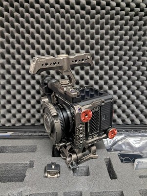 RED DIGITAL CINEMA KOMODO 6K S35 Digital Cinema Production Kit (Canon RF) -1476h