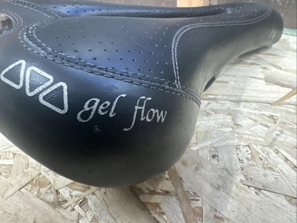 SELLE ITALIA LDY СЕДЛО МАРГАНЦЕВЫЕ РЕЛЬСЫ ГЕЛЬ ПОТОК 160 мм X 265 мм вырез 160 309 г - Изображение 3 из 4