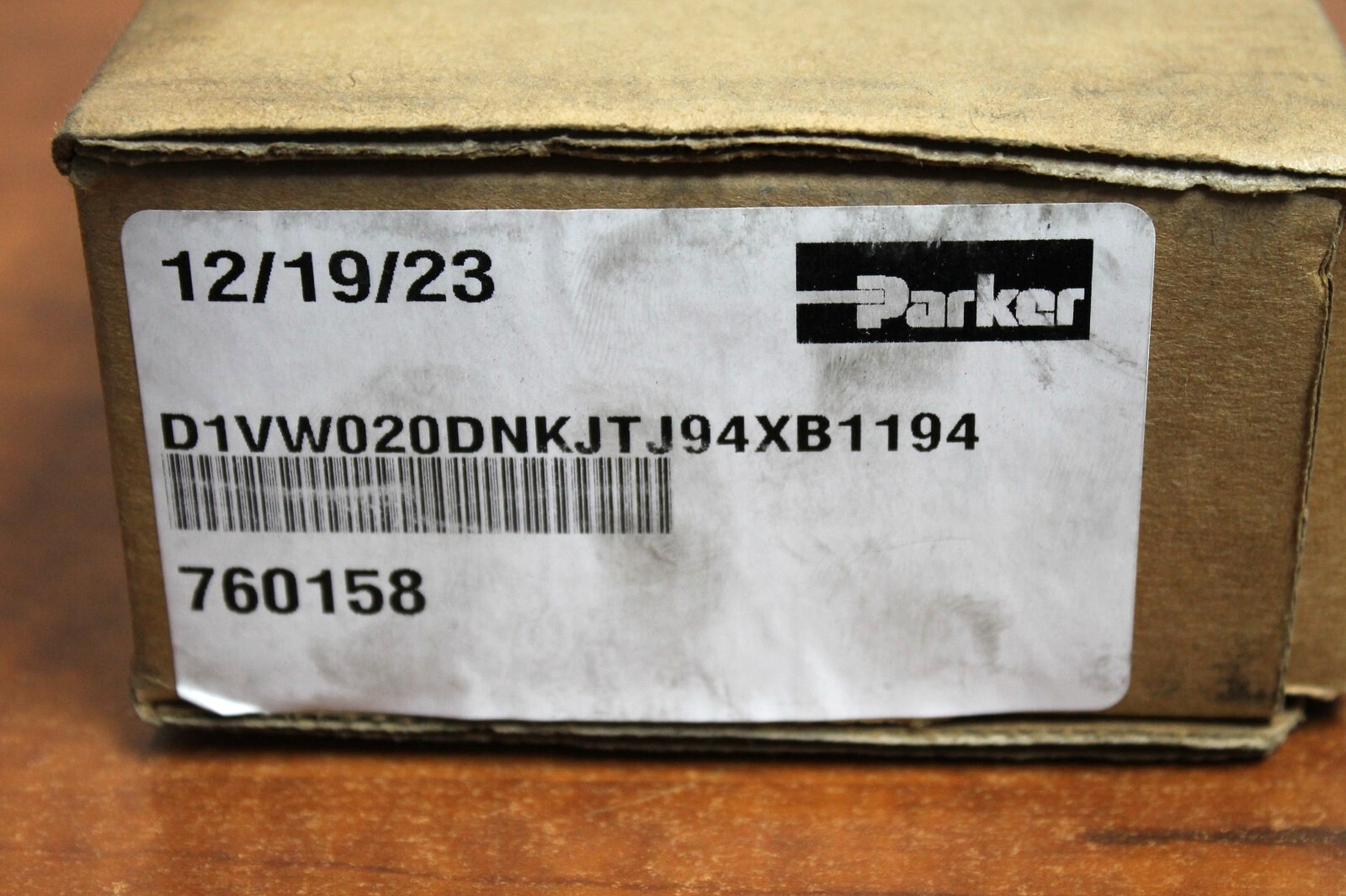 PARKER D1VW020DNK / Con-Tech 760158 HYDRAULIC DIRECTIONAL CONTROL VALVE