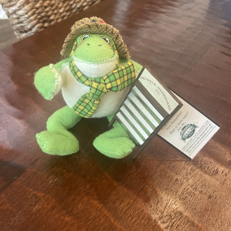 Annalee 4” Country Frog in Straw Hat & Scarf w/ Washboard Doll 2004 ~ $243204