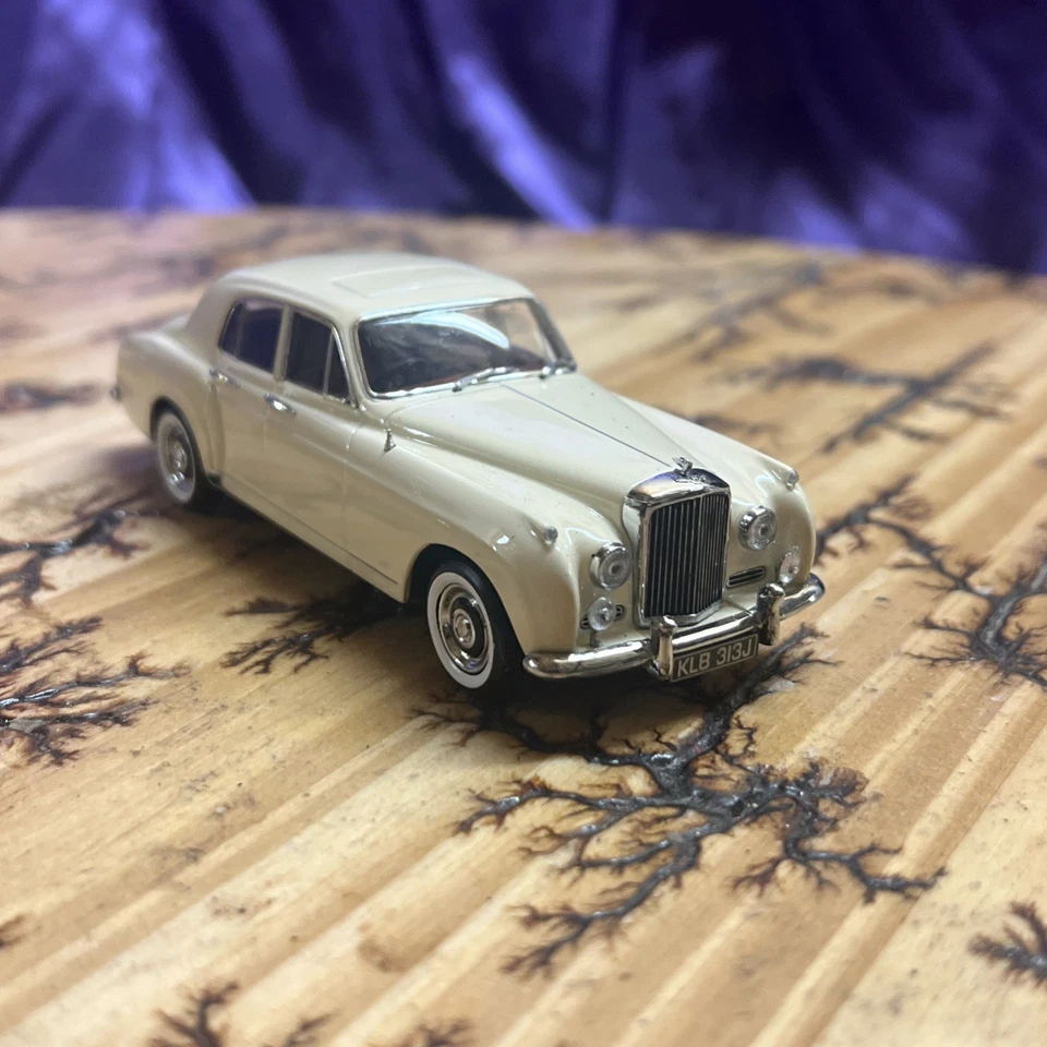 RARO Bentley Continental S1 Flying Spur 1956 Crema 1:43 Minichamps Foto 3 de 4