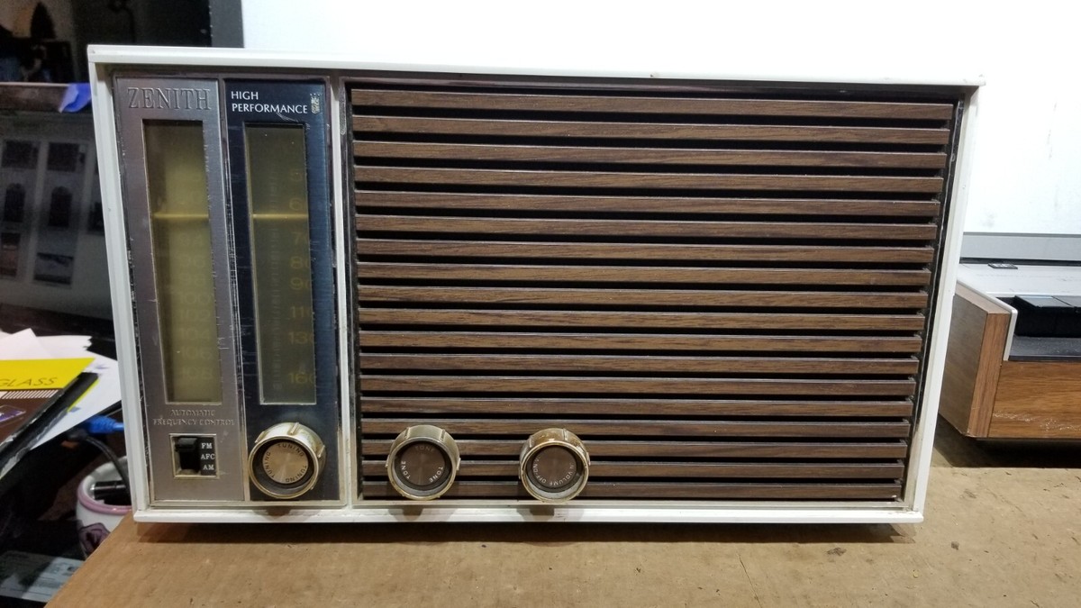 Zenith X330 Am/FM Radio with Tone Control, Tube style, Working