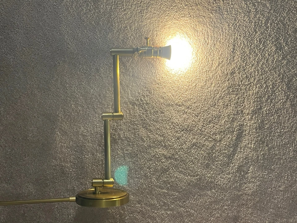 Luminária de parede Robert Abbey Sofia uma luz bronze swinger - Imagem 4 de 4