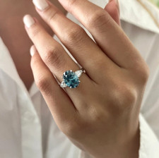 IGI Certified 2.00 Ct Oval Cut Vivid Blue Lab...