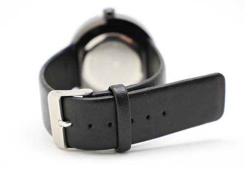ZURRICI Classic Modern Minimalistic Men's Watch Black/Black NEEDS Battery - Picture 3 of 5
