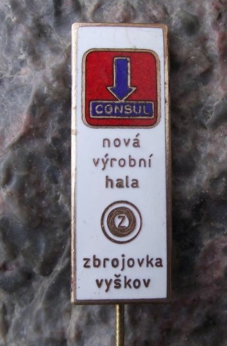 Vintage CZ Czech Weapons Vyskov Consul Portable Typewriter New Factory Pin Badge - Picture 2 of 6