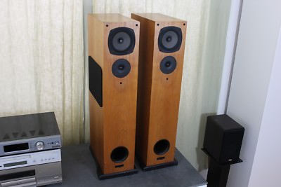 Rega R5 Lautsprecher / High End British Audiophile