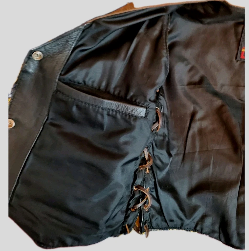 МОТОЦИКЛЕТНЫЙ ЖИЛЕТ ИЗ КОЖИ И ЗАМШИ - Изображение 3 из 4