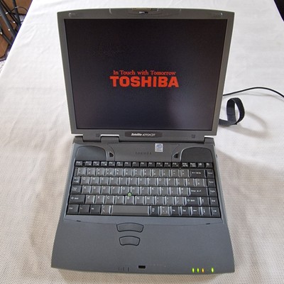 Toshiba Satelite 4090XCDT vitange laptop, Celeron, NO HDD, TESTED