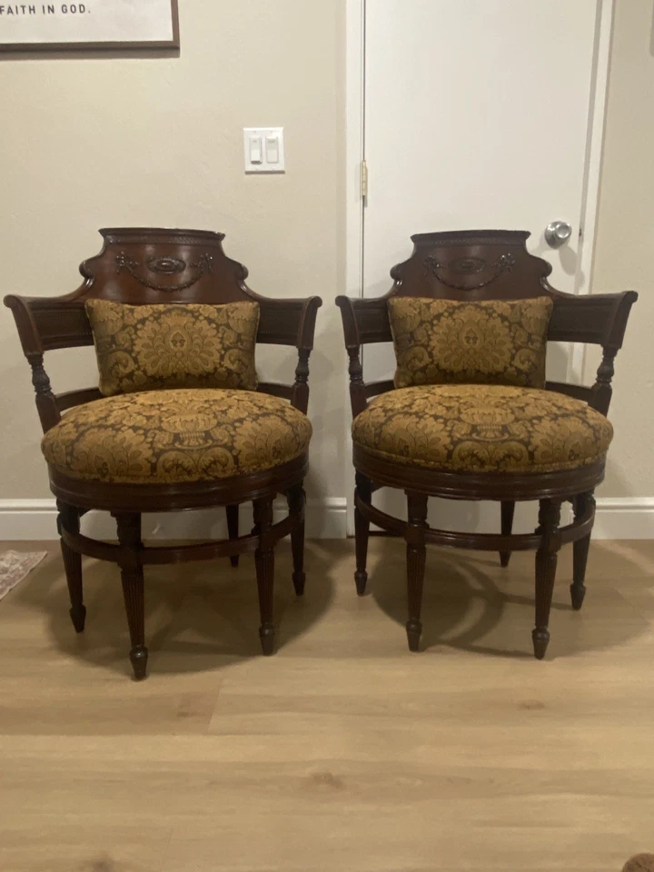 Antigua silla redonda tallada intrincada figurativa de nogal estilo Luis XV con 6 patas Foto 2 de 4