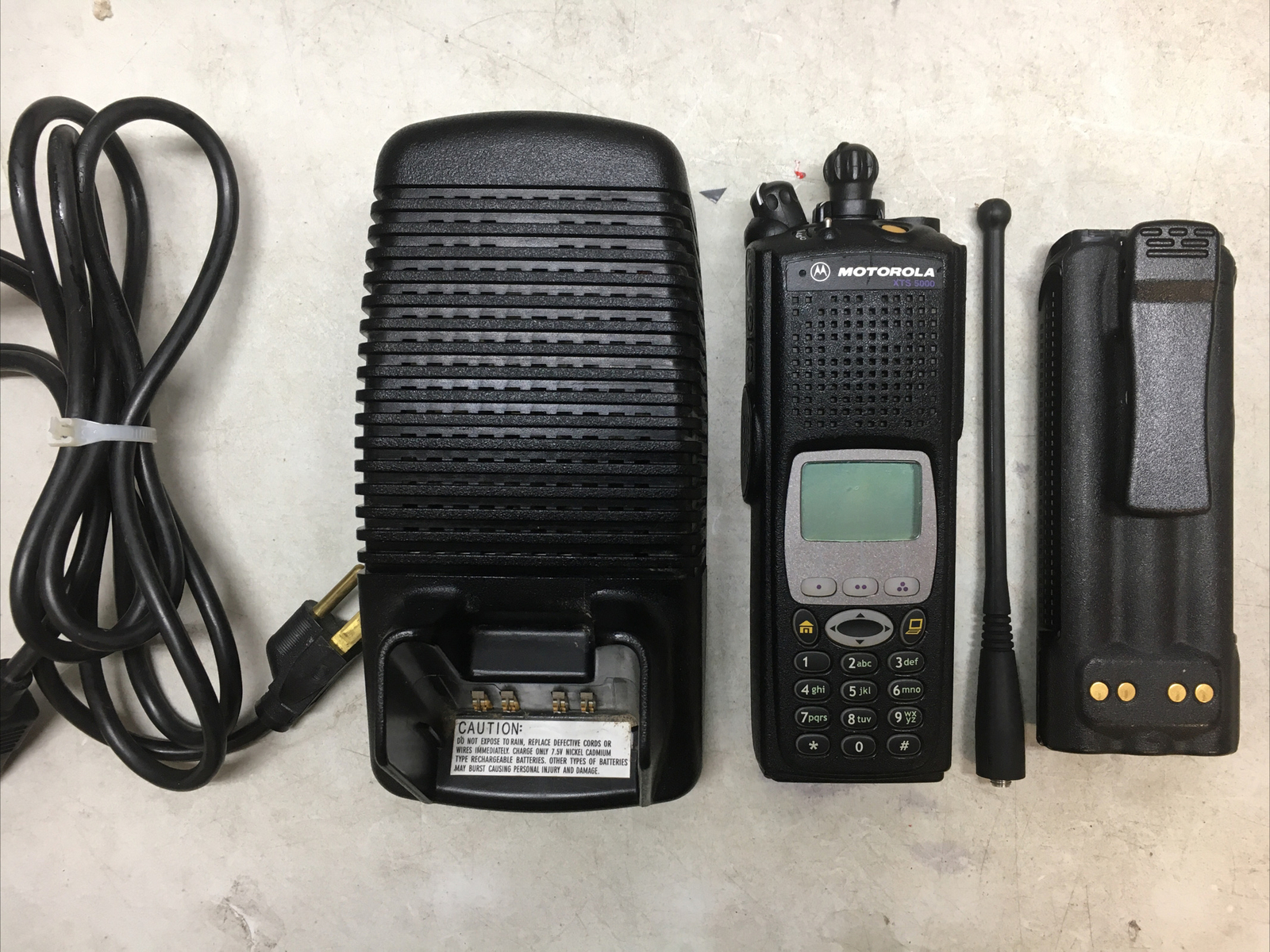 MOTOROLA XTS5000 III 700 - 800mhz P25 DIGITAL RADIO H18UCH9PW7AN 
