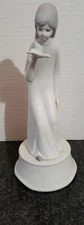 VINTAGE RARE FRANCE LES VERRERIES DE SAINT GOBAIN MUSIC BOX - GIRL WITH DOVE-EUC