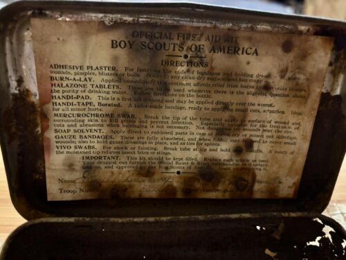Boy Scout anni '30 Johnson & Johnson kit pronto soccorso latta opuscolo originale libro BSA p - Foto 4 di 12