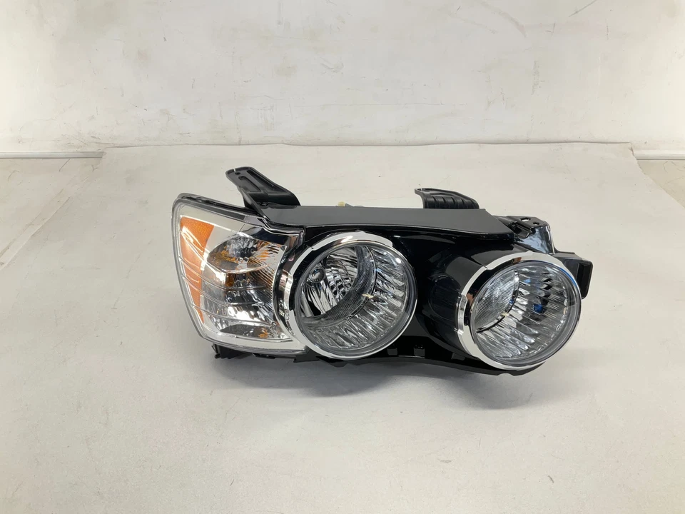 Luz delantera derecha TYC para Chevrolet Sonic 12-15 nueva RB CM Foto 2 de 4