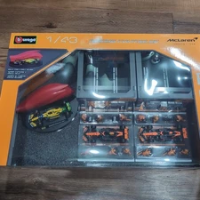 Burago MCLAREN 1:43 Formula 1 Pit Lane Set - Garages  Pit Crew  3x F1 Cars MCL38