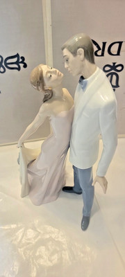 Lladro 6475 Happy Anniversay Couple  Retired Mint Man & Woman Glossy Figurine