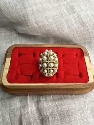 Vintage 1970s Avon Gold-Tone Ring Ring of Pearls  Perfume Compartment Poison
