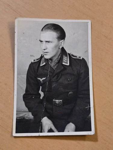 LUFTWAFFE FLAK SOLDIER w SMALL ARMS PATCH WW2 WWII German Military Wartime Photo