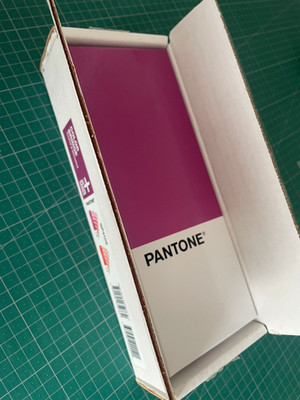 Pantone Plus Series Color Bridge Guide Set - OVP, makellos, unbenutzt