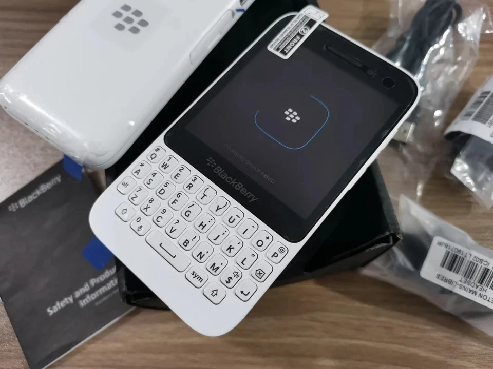 Smartphone BlackBerry Q5 Desbloqueado 4G LTE WiFi 8GB 5MP Desbloqueado Teclado Foto 3 de 4