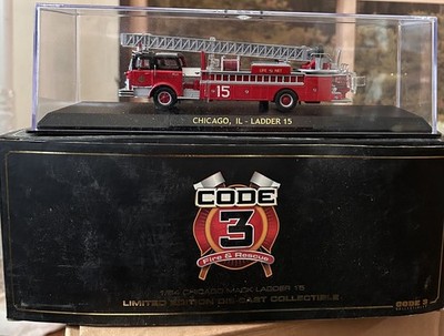 Code 3 Collectibles Chicago Ladder 15 - Mack CF Rearmount #12816