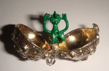 RARE VINTAGE STERLING SILVER NUVO OPENING MOON WITH ENAMELLED GREEN ALIEN CHARM