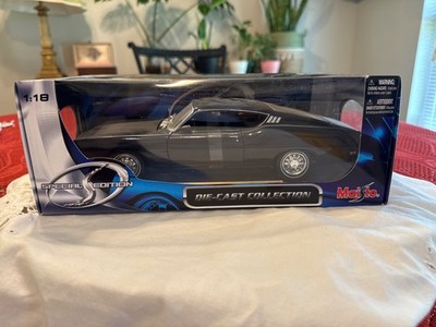 Maisto 1:18 Special Edition 1969 Ford Torino Talladega die-cast model car.