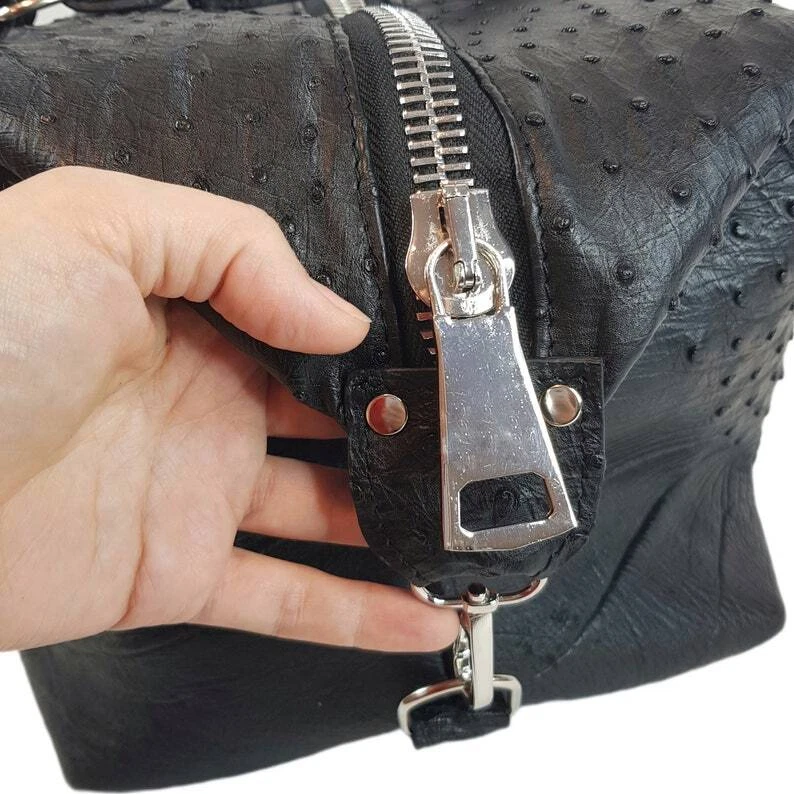 CHANEL Borsone da viaggio VERA pelle di struzzo per brevi viaggi lusso nero per donna