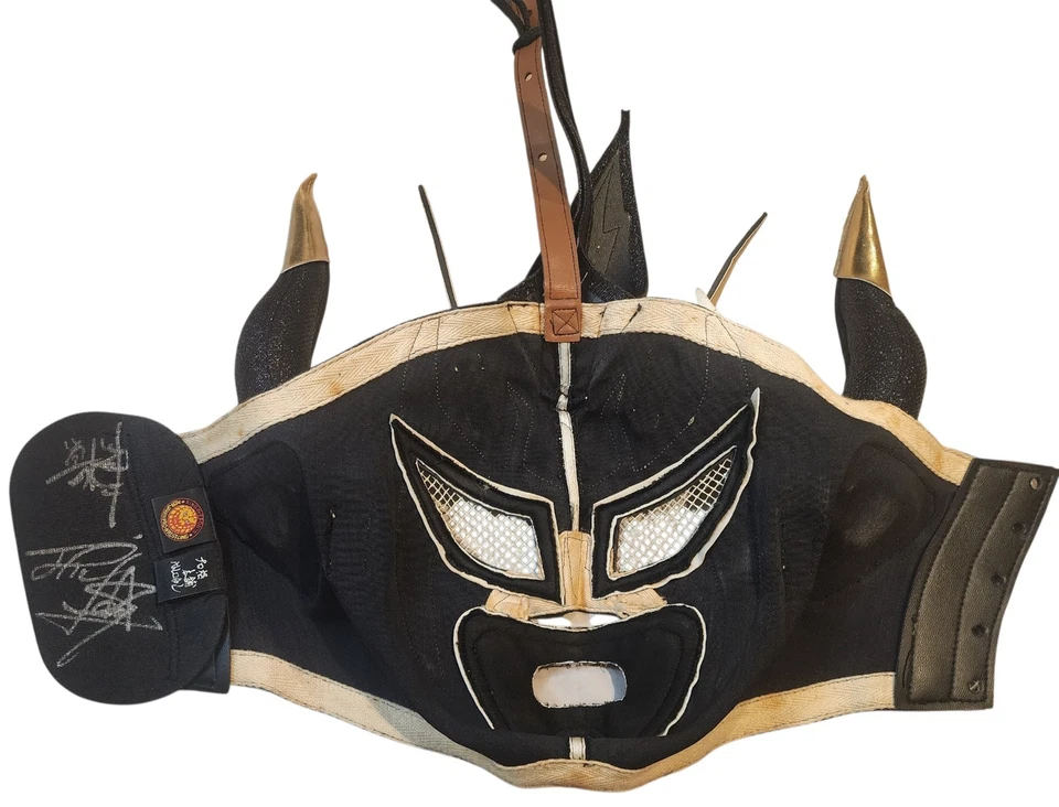 亲笔签名黑色 Jushin Thunder Liger 职业摔跤面具 — 第 2/4 张图片