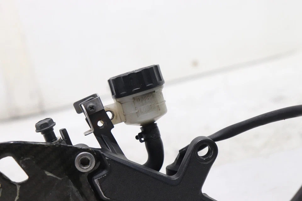 11-20 KAWASAKI NINJA ZX10R OEM JUEGO TRASERO DERECHO CLAVIJA CONDUCTOR REPOSAPIÉS TOPE Foto 4 de 4