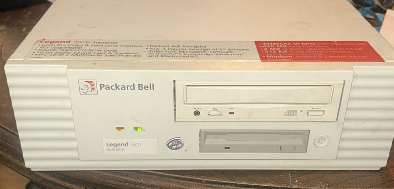 VINTAGE PACKARD BELL DESKTOP COMPUTER Legend 300CD Powers On