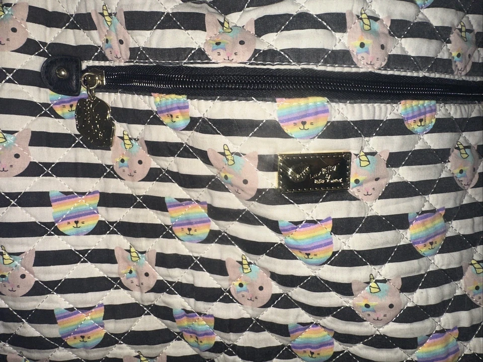 Luv Betsey Johnson Large Duffle Travel Bag Quilted White Stripe Unicorn 23x14x8 - Image 2 of 4
