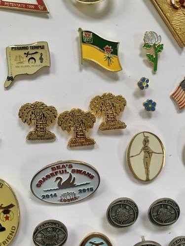 Freemason Masonic IOOF Shriner Mason Lapel Pins, Coins, Keychain LOT 120 Pieces - Picture 13 of 19