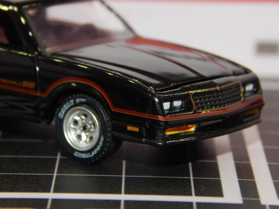 Chevy Monte Carlo SS 1985 '85 negro rojo acabado stock RR 1/64 réplica diorama Foto 3 de 4