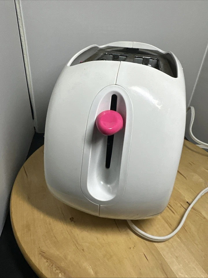 Sanrio Hello Kitty 2-Slice Wide Slot Bread Bagel Toaster KT5211 White & Pink - Image 3 of 4