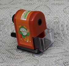 Anspitzer mit Kurbel Spitzmaschine Bleistift Buntstiftspitzer Schule