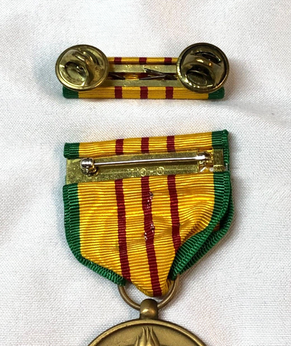 Original Vietnam Service Medal Set With 1 Campaign Star - GI Issue Box, US Military