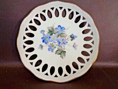 Hand Painted Reticulated Floral Plate Signed Hagin - Picture 2 of 4