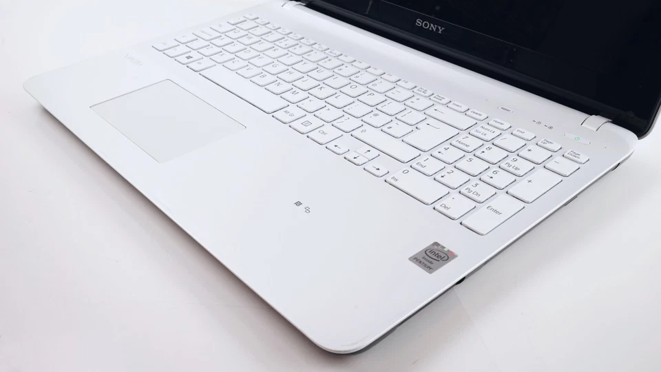 Computer PC portatile economico Sony GRANDE schermo 15,6" processore Intel 128 GB SSD Win10 - Immagine 2 di 4